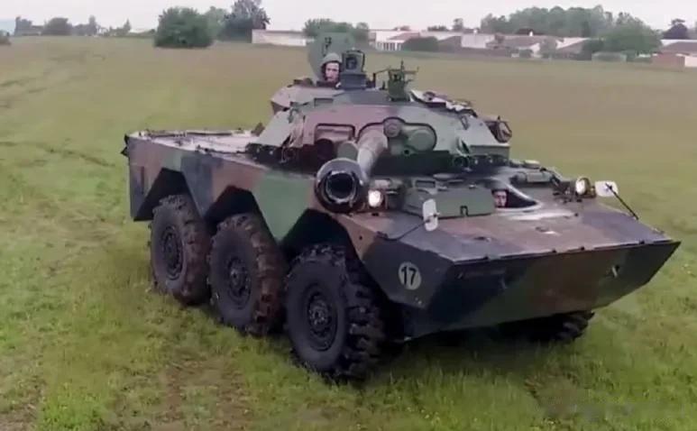 巴黎把AMX10RC送到基辅前线是一个彻头彻尾的错误，因为事实证明，aA10RC