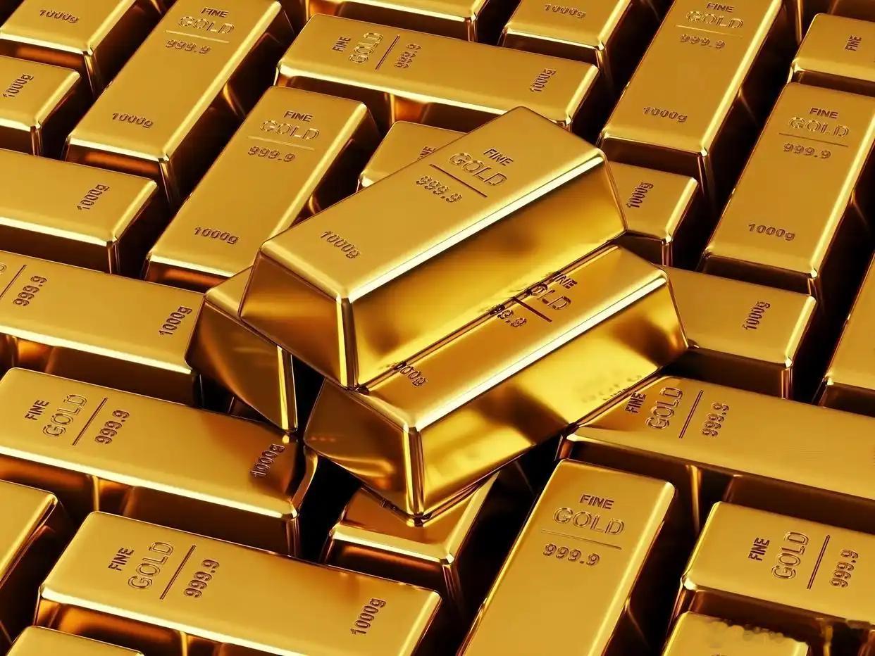 金价金价大跳水啦！想买金饰、金条的朋友可以蹲一蹲，行情起伏不定，理性消费最重要～