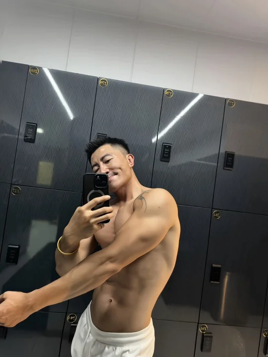 练完洗澡前咔一张