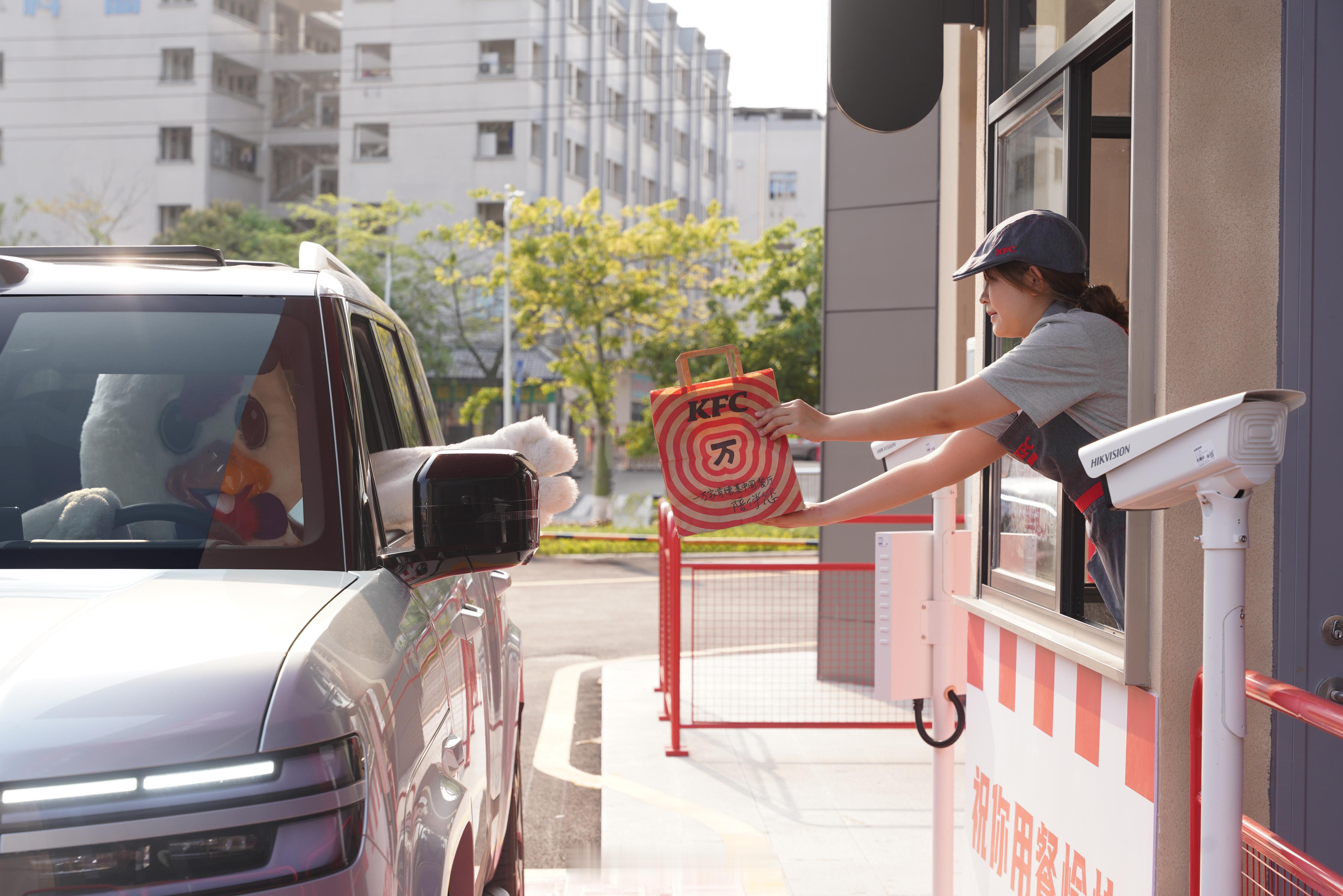 5分钟充好，9分钟充饱但我9分钟可吃不饱现在车吃的都比我快了…比亚迪