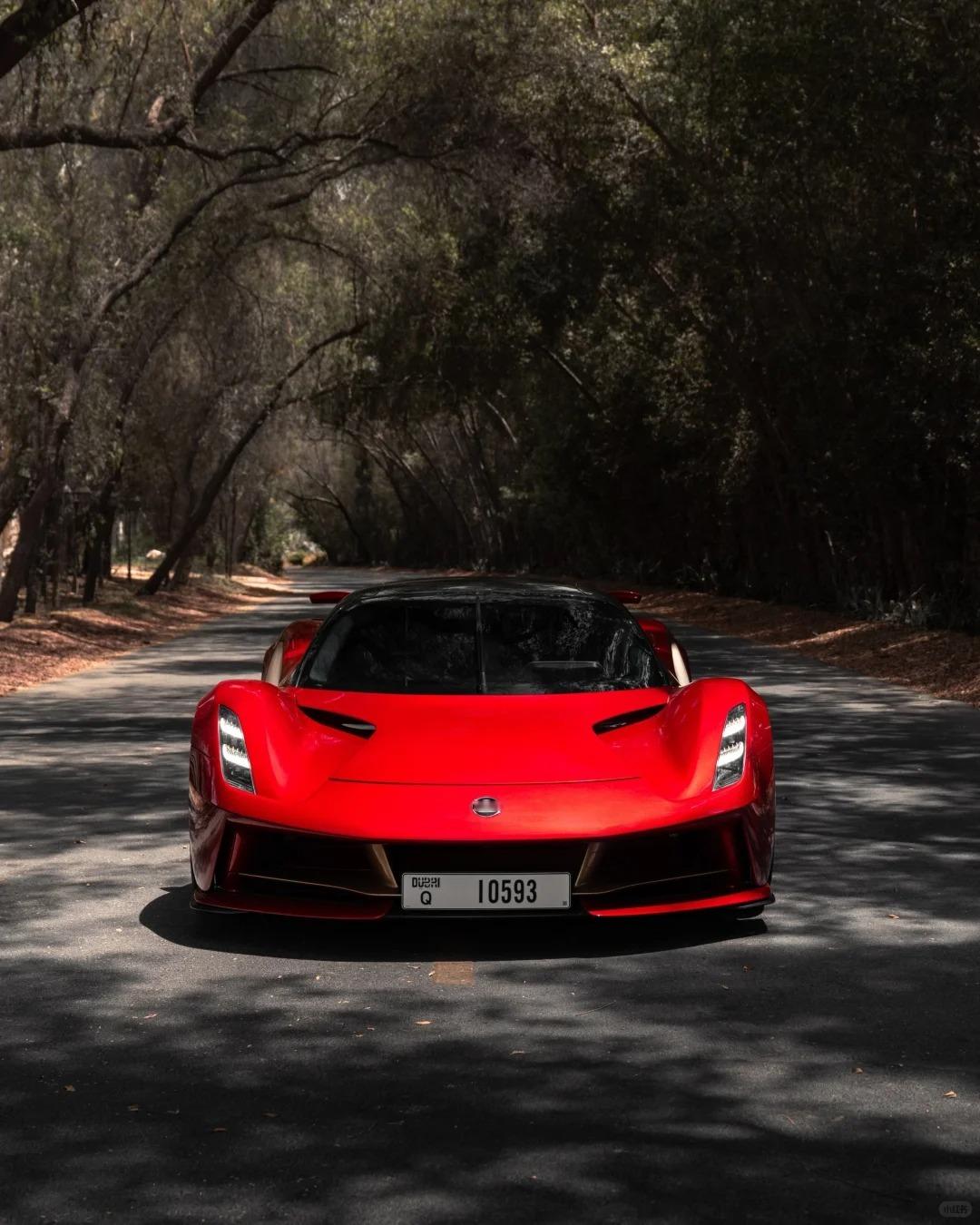 红色LOTUS EVIJA的神秘感有没有拉满？绝美车片 ​​​