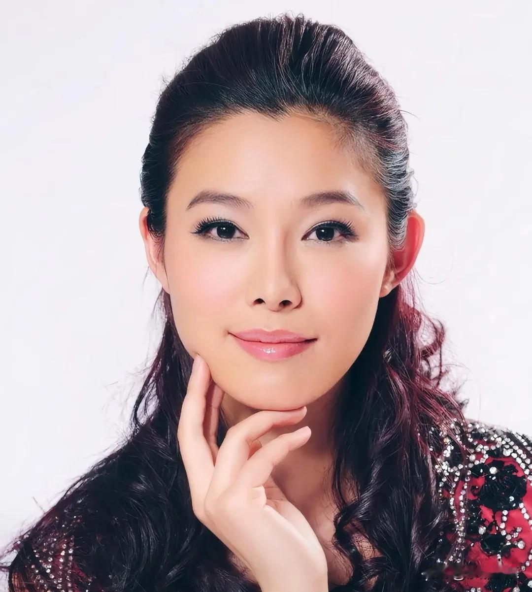于娜，彻底崩溃大哭！


5月20日，曾经的“海岩女郎”于娜，这次为了能重返娱乐