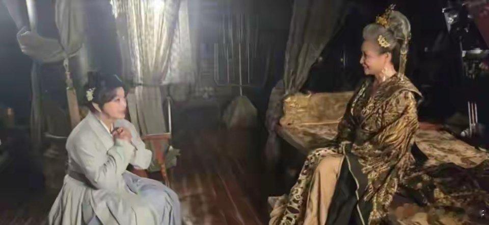 75岁刘晓庆再演“丫头”叫小10岁的女演员奶奶 