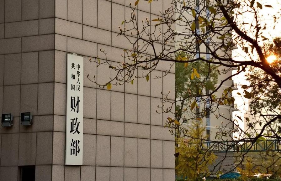 官媒发话了！这次罕见地把话挑明：居民收入弱，不能再只喊大家掏钱了！

在我看来，