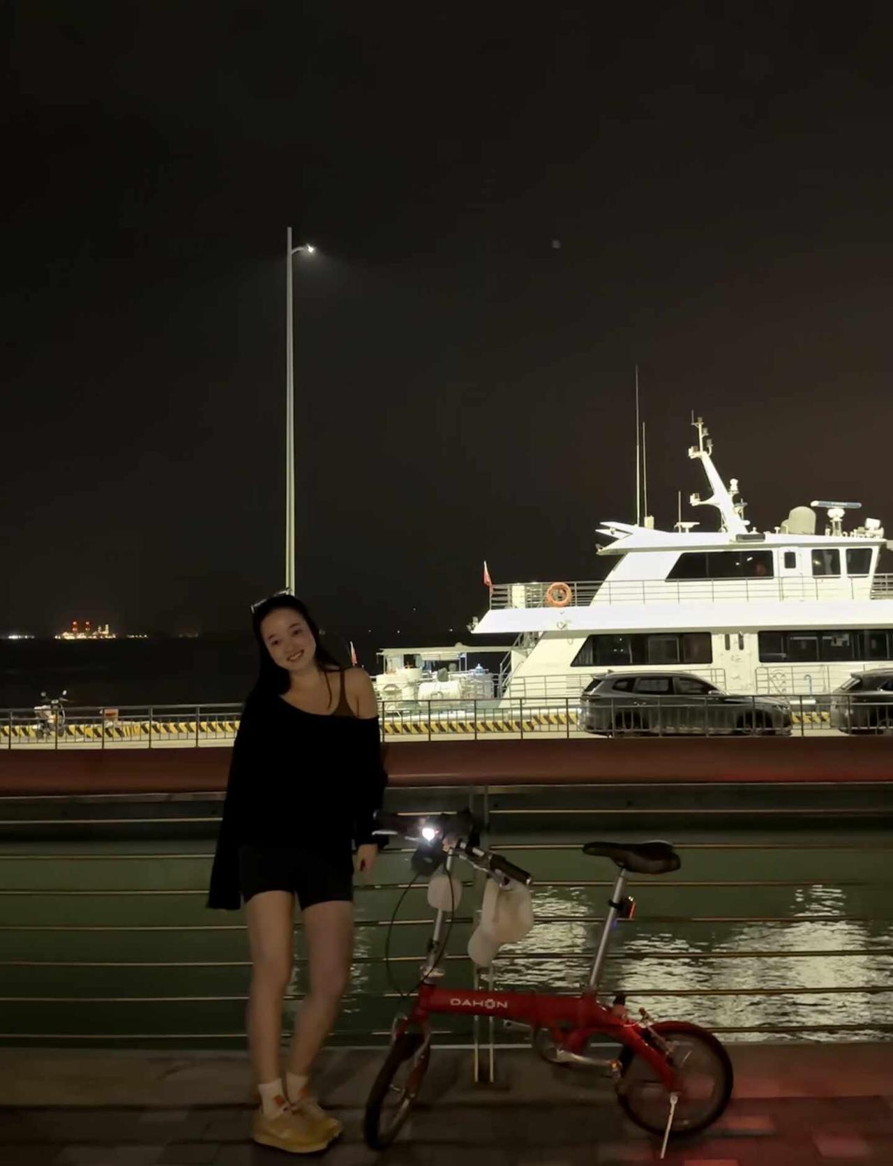 只有车会在原地等你
R36可以轻松放进两台折叠且还有很多空间
旅行车的意义在这一