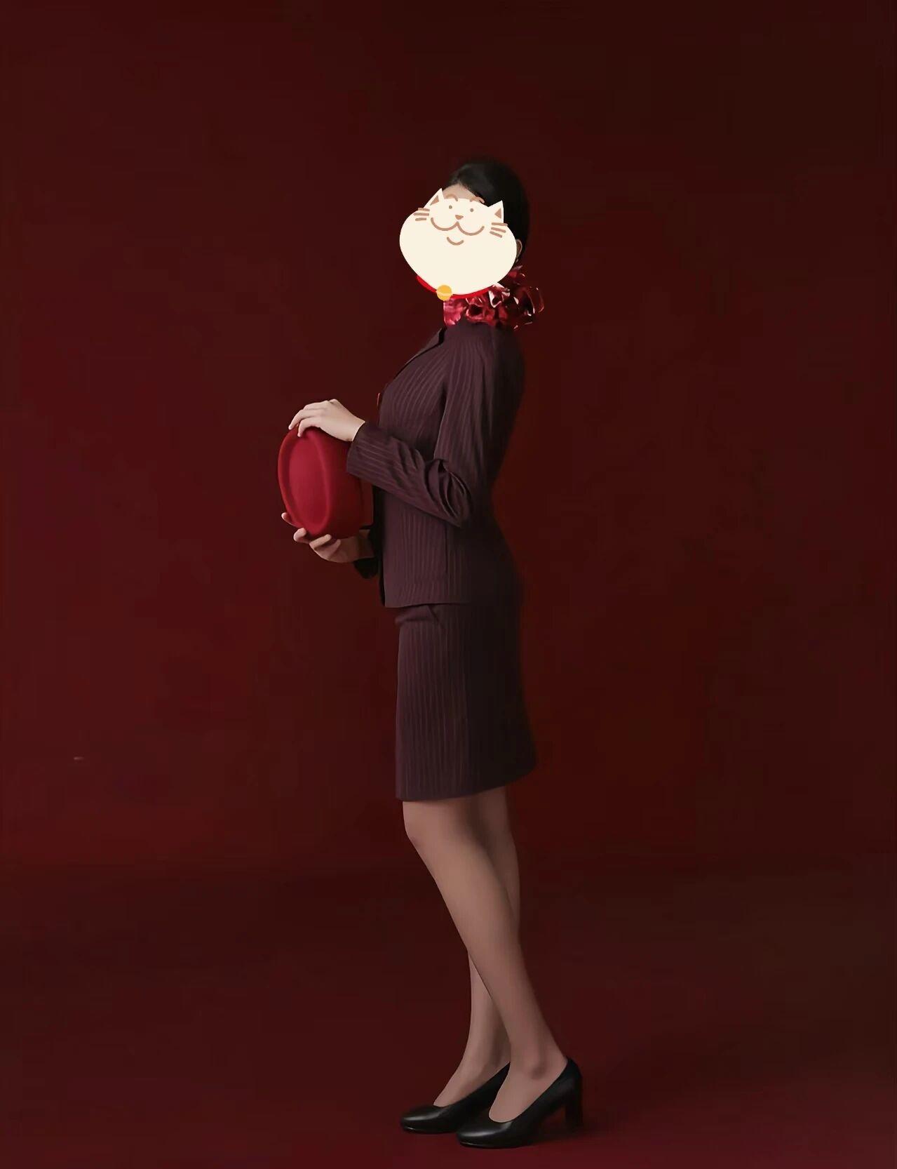 上海空姐征婚交友：上航空姐，珠圆玉润贵妃系御姐，皮肤超好，端庄大气，接受离异，1