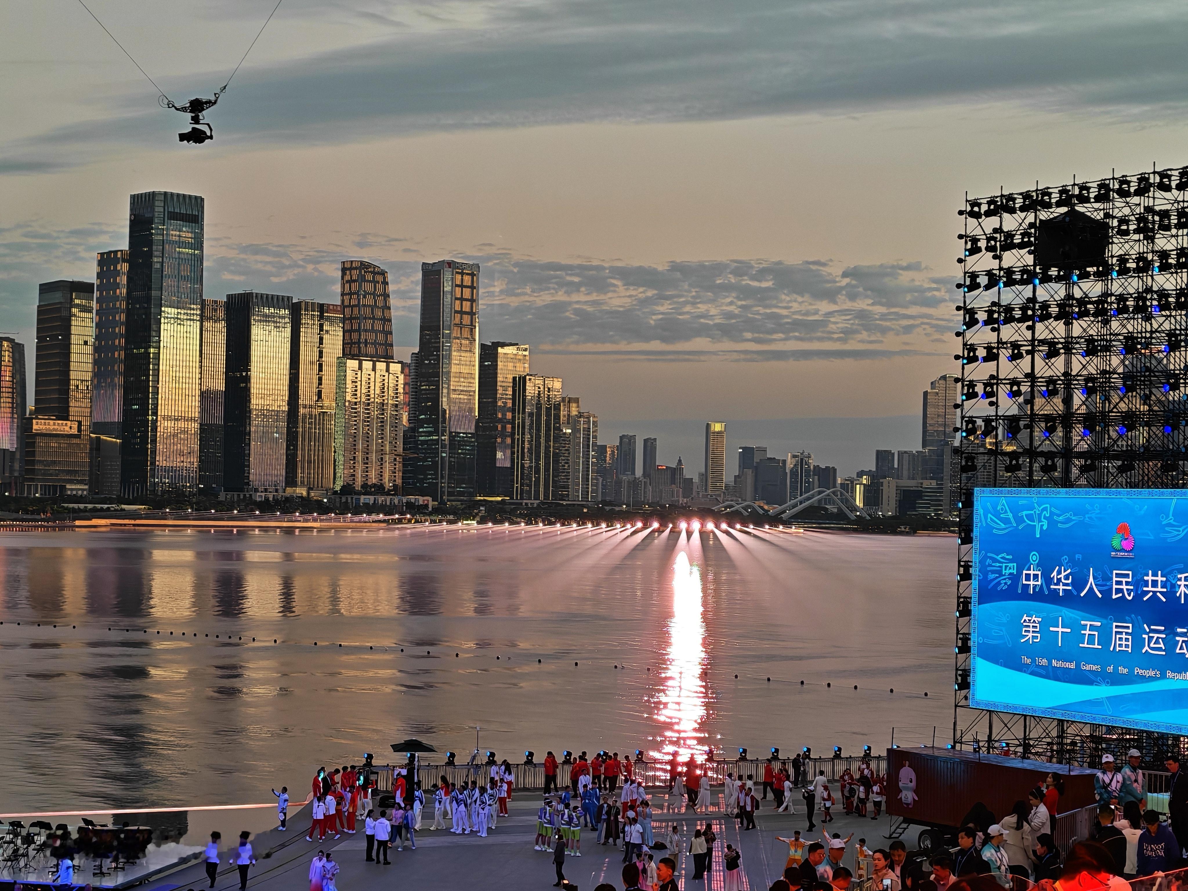 “激情全运会，活力大湾区”灯光与大海与共的闭幕式每一幕都想珍藏！当我们用荣耀50