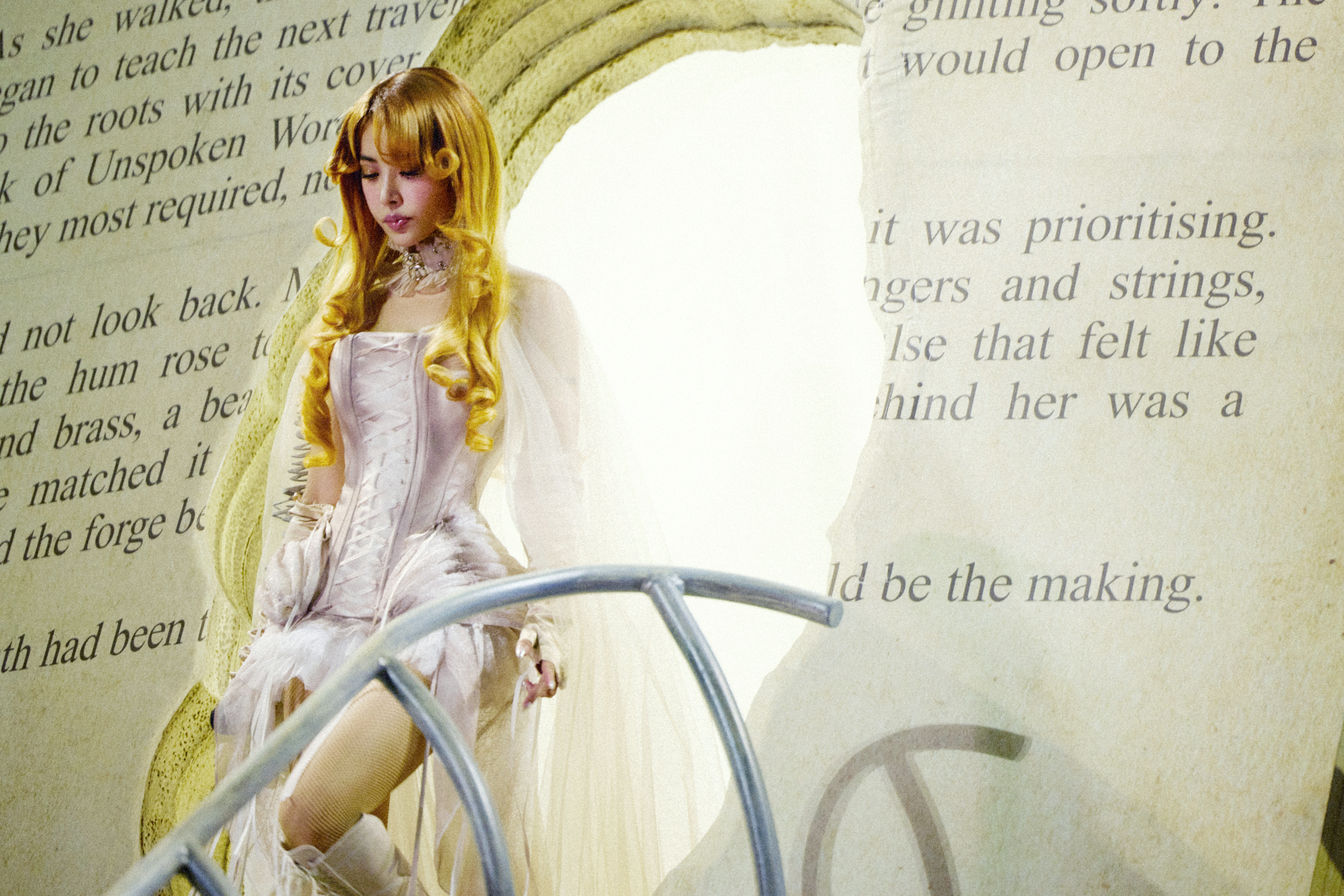 难以想象在这个场景里听到“依稀记得你的爱像钓鱼”我会哭成什么样……蔡依林plea