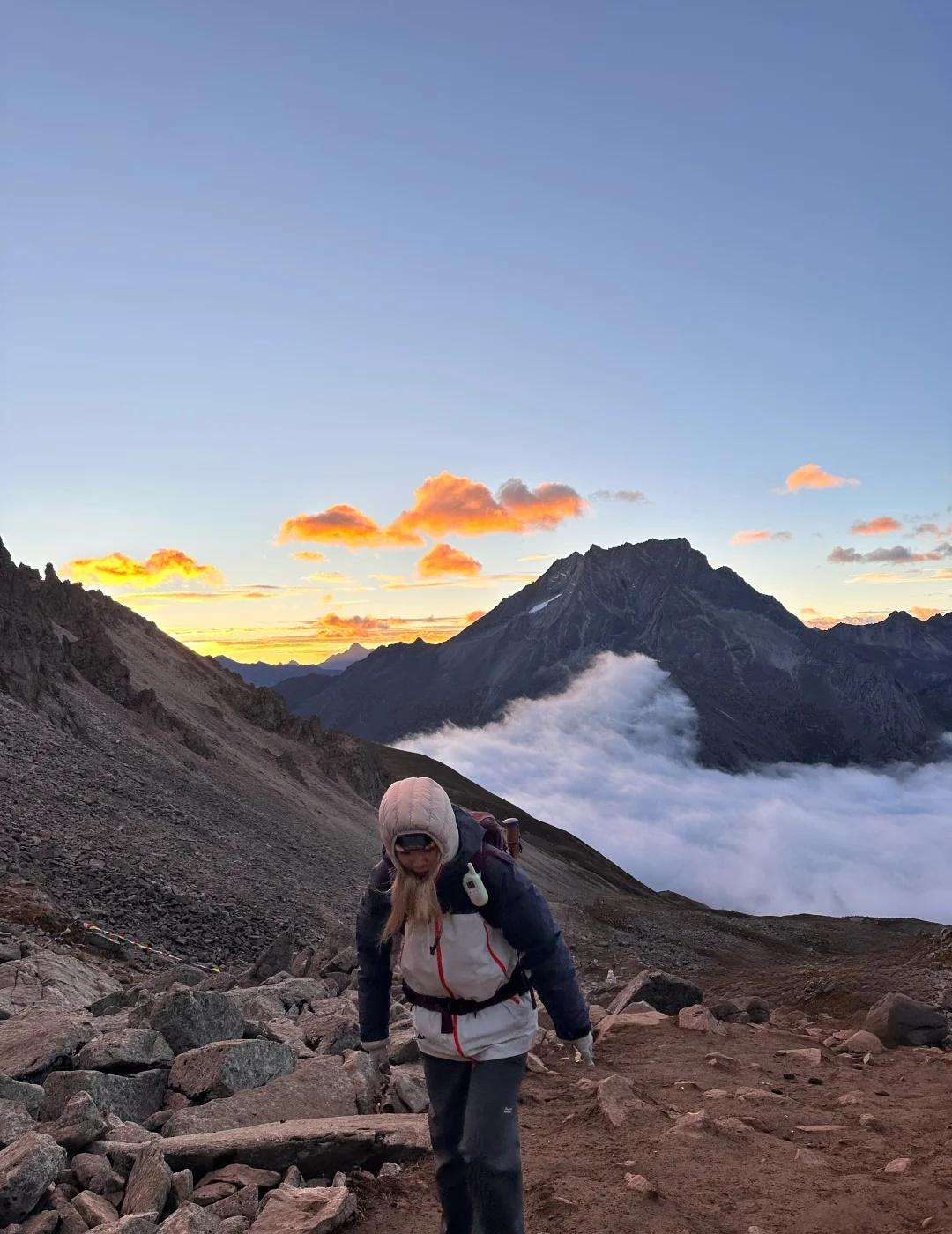奥太娜登顶攻略，保姆级教程抄作业
听说很多人爬奥太娜累到想扔登山杖？
那是你没解