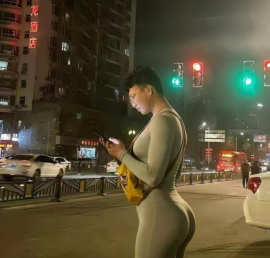 这是个兄弟吗？