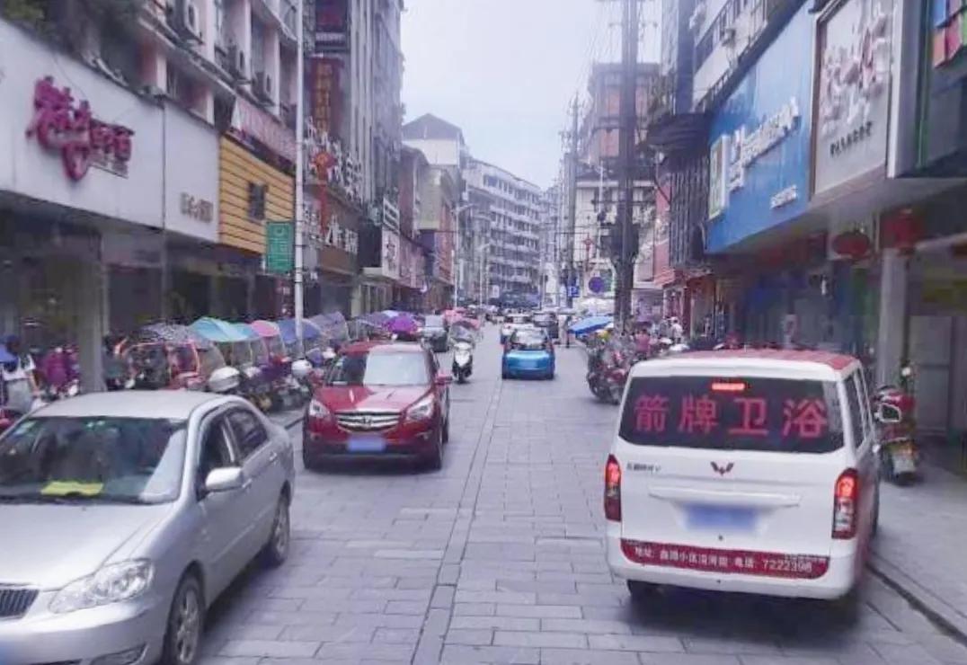 安化县位于湖南省中部偏北的位置，在资江的中游，是湖南省益阳市管辖下的一座县城。安