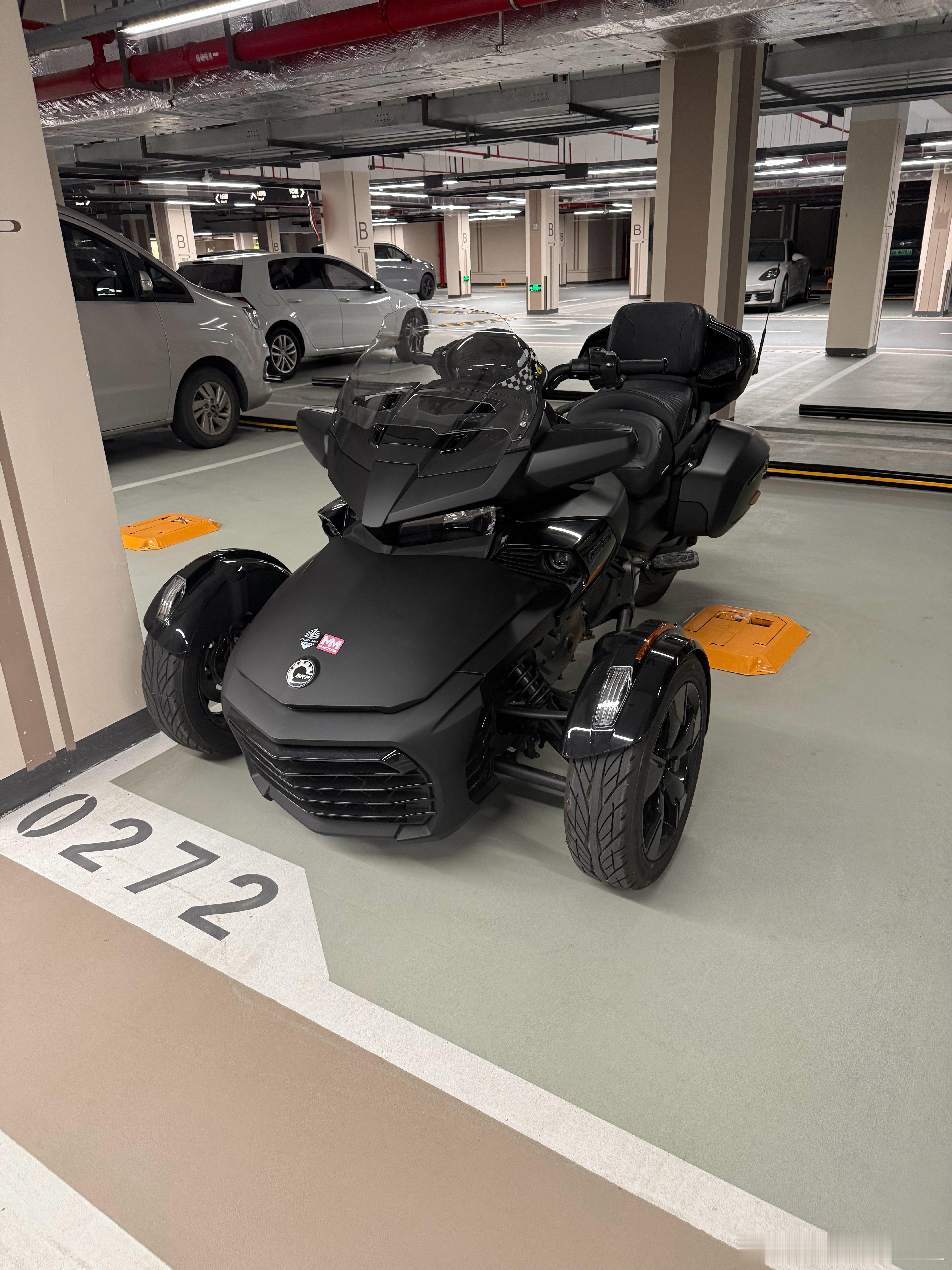 今儿又拿到了一台大玩具[污]庞巴迪道三轮 跟姚老板混一天吃9顿[超话]  ​​​