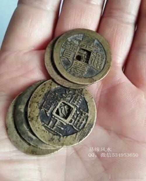 五帝钱的作用1、旺财、旺宅气。悬挂安置于客厅、办公室、神位等的地方吊挂一套， 可
