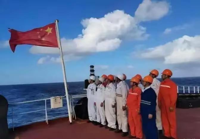 各国商船油轮纷纷挂中国国旗，最靠谱的还是中国。

伊朗封锁海峡之后因为我国的仗义