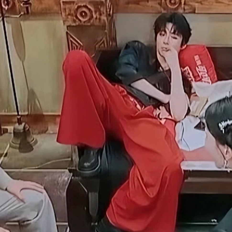 哥妹弟三个人太松弛了欢迎补充赫丽摸金宇松弛感画面哈哈哈哈哈哈 ​​​
