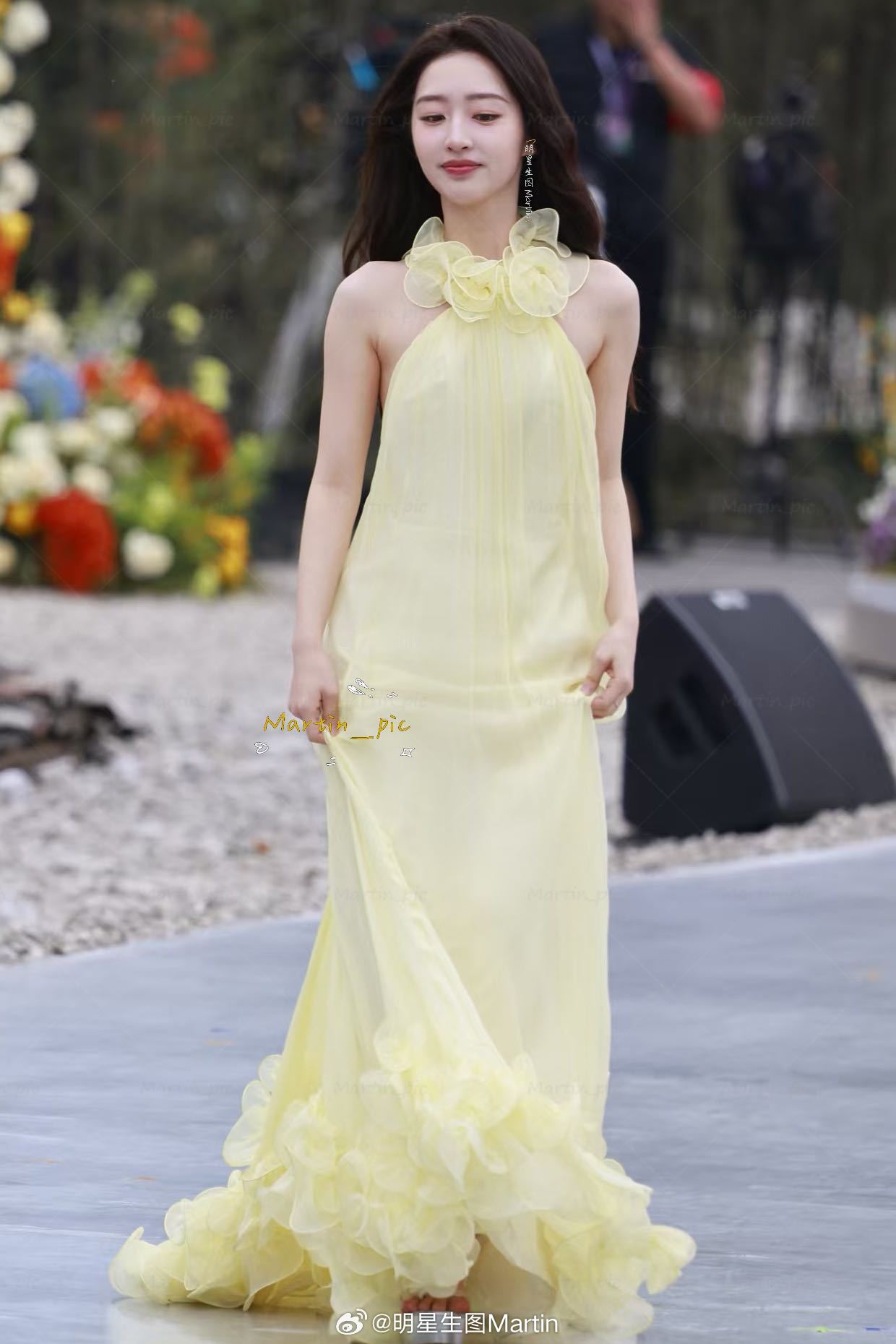 邓恩熙 邓恩熙REDGALA生图好明媚的邓恩熙 鹅黄色纱裙可可爱爱～小红书RED