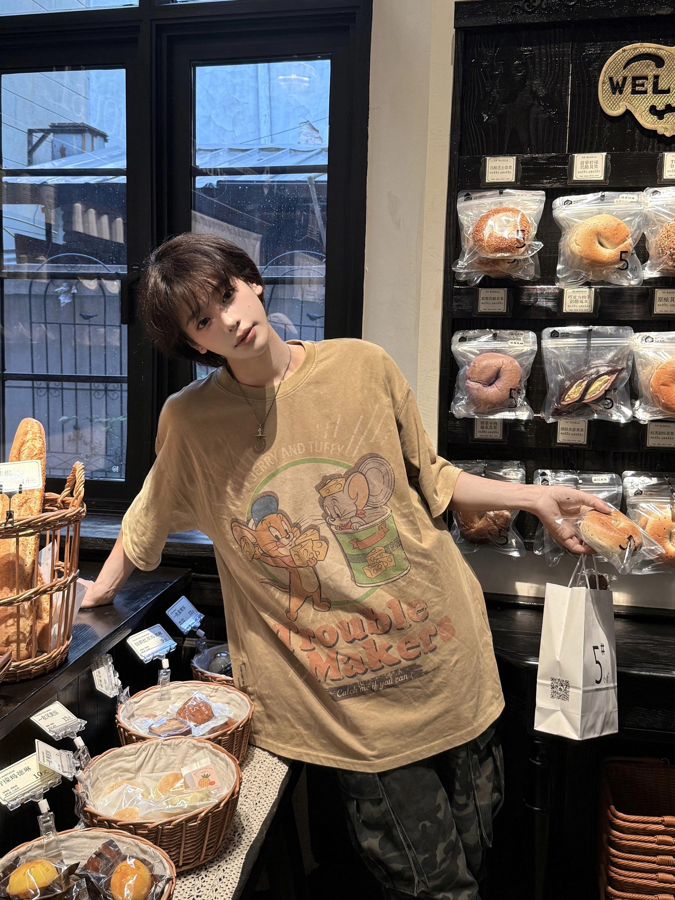 别整天把朋友圈权限调来调去了 没有人看。