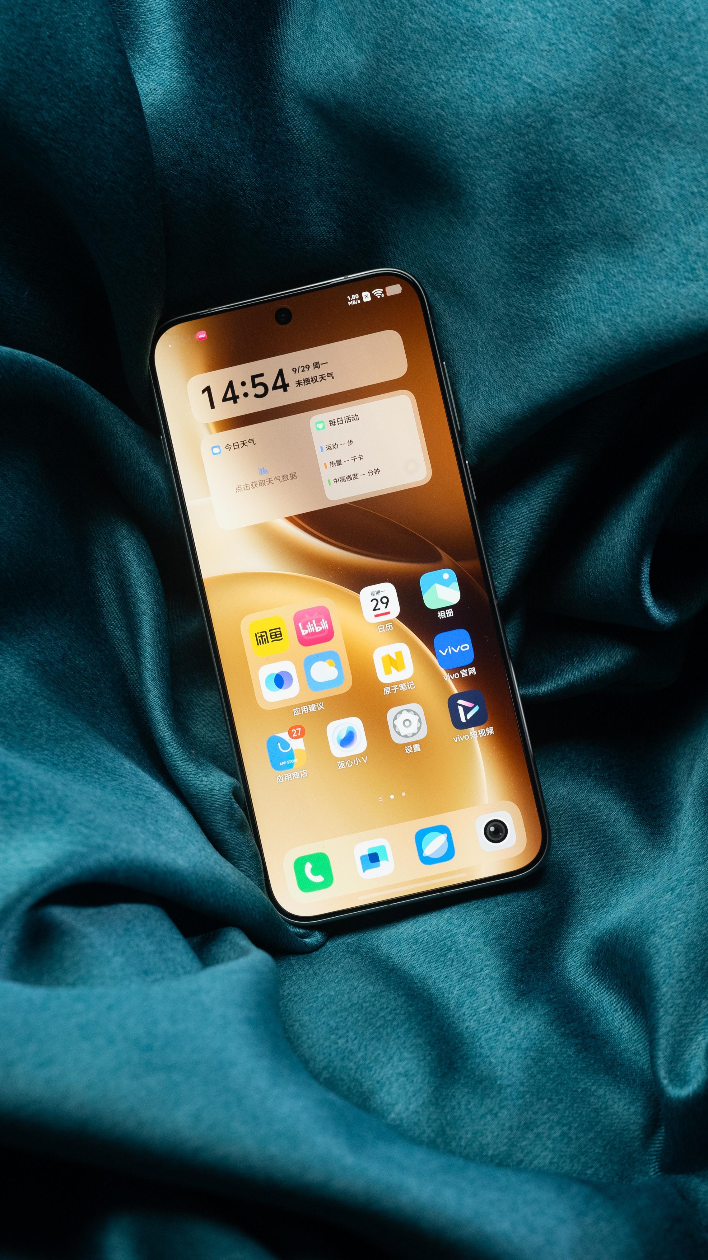 vivo X300 Pro放弃曲屏，改为大直屏，显然是非常听劝和明智的！[点赞]