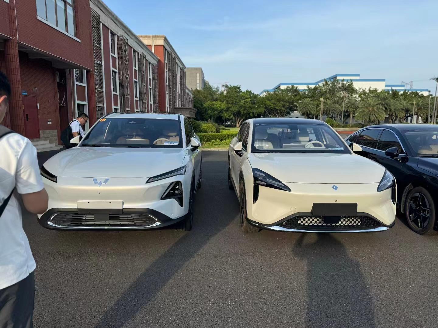 五菱星光S 和 宝骏云海 合照我们车主群看到的图 这俩车风格很像，其实就是一对姊