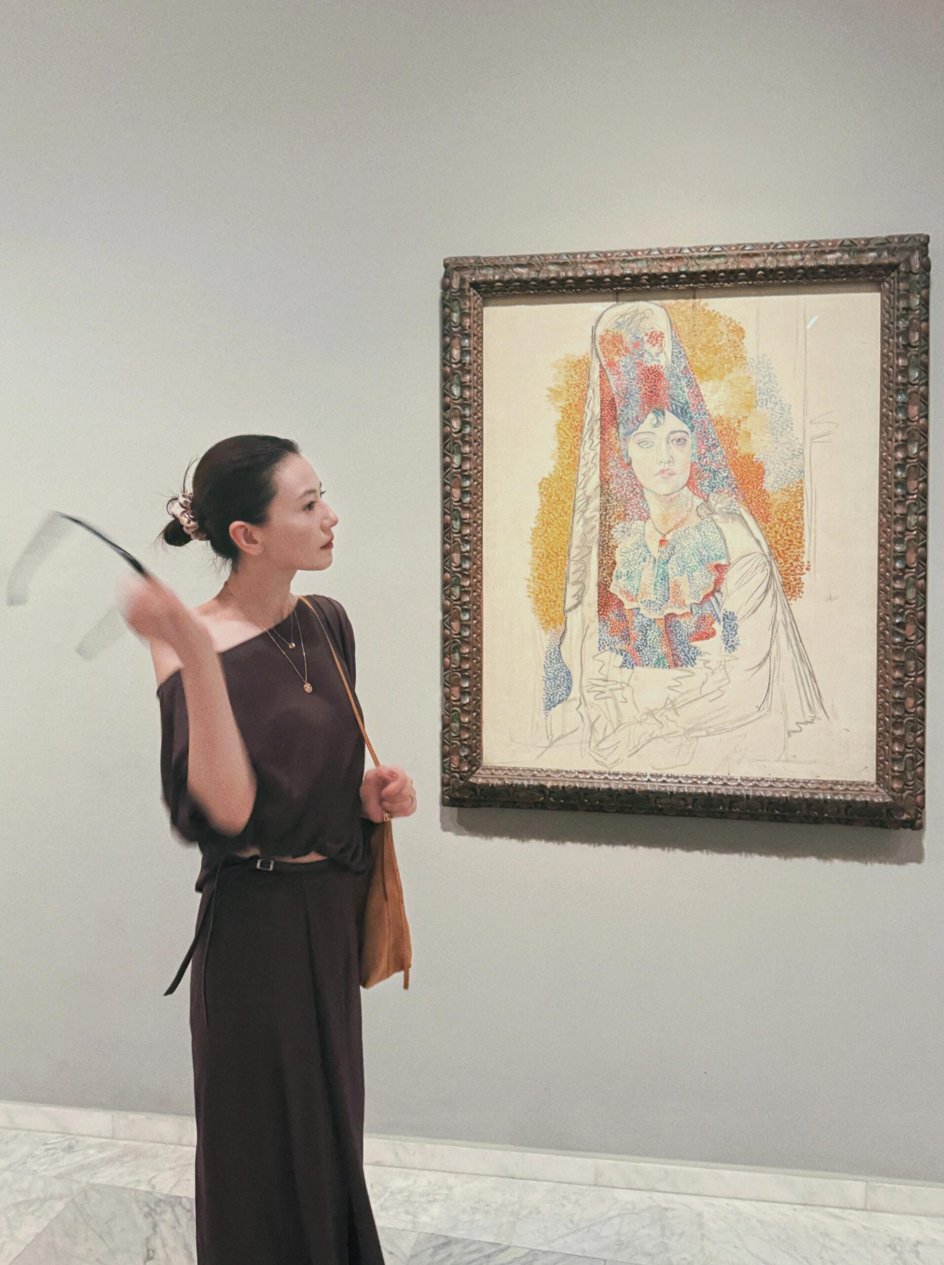 在巴塞罗那日行两万步的圆圆女神高圆圆 ​​​