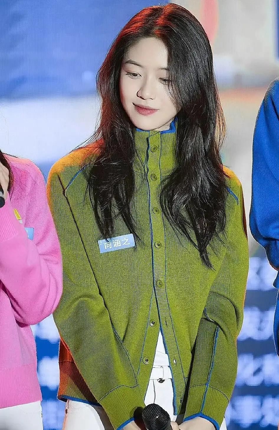 向涵之凭《白依梅》演技出圈，却被网友翻出旧账，说她当年和周奇谈恋爱耽误了上升期。