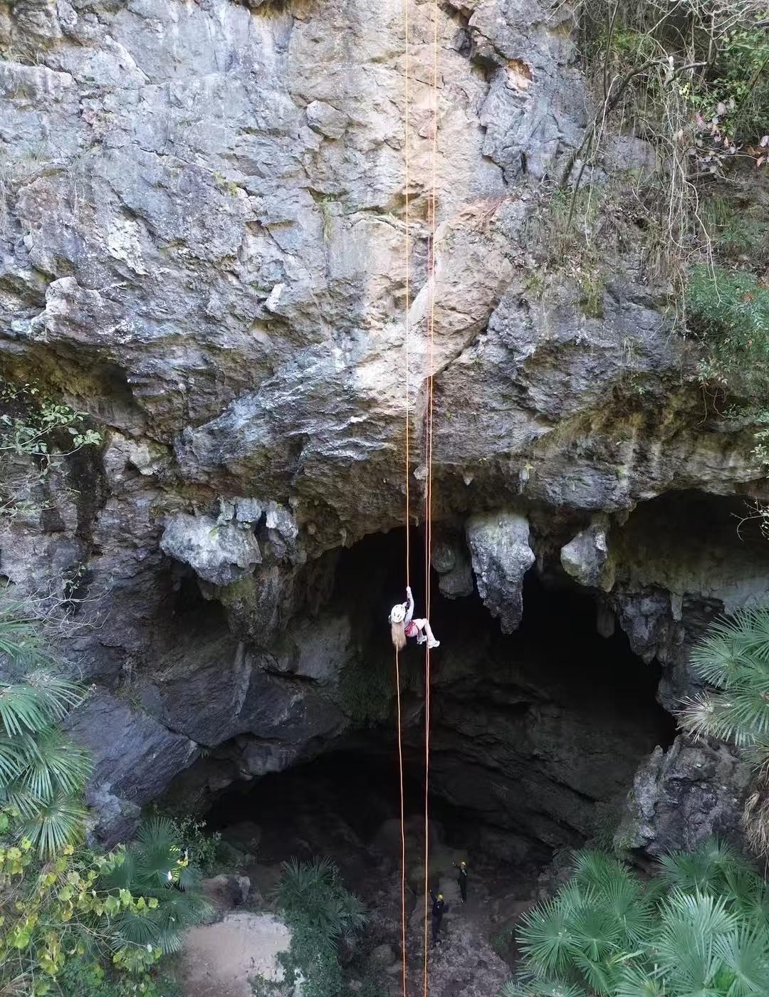 周末富阳仙人洞溶洞探险
🔥杭州周末封神玩法｜富阳仙人洞·溶洞绳降小白闭眼冲
不