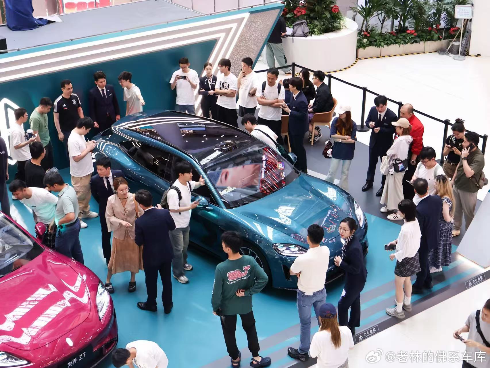 尚界Z7展车刚到没想到人那么多。最重要的是统计大部分是九五后。而且发现有四成小订