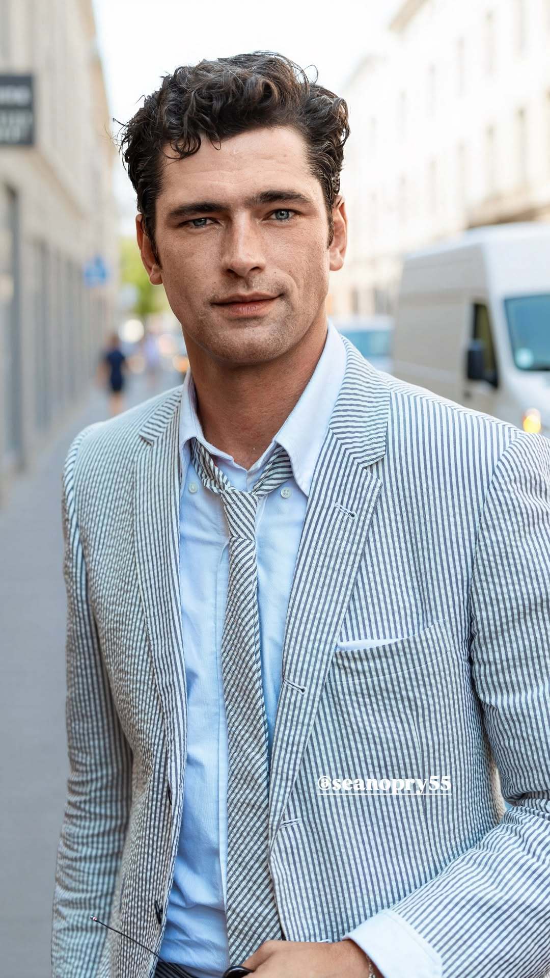 超模一哥Sean O’pry 在米兰男装周街拍，帅气非常！男装周