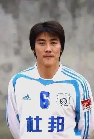 连队友都觉得李明的球风太过硬朗，若再加上些巧劲和心计，便能十全十美。李明自己也这