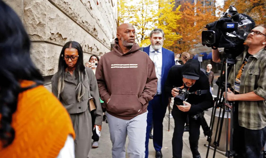 比卢普斯虽然“下班”了，但开拓者打的仍然是他的田径篮球。今天当勇士衔接段派出诡异