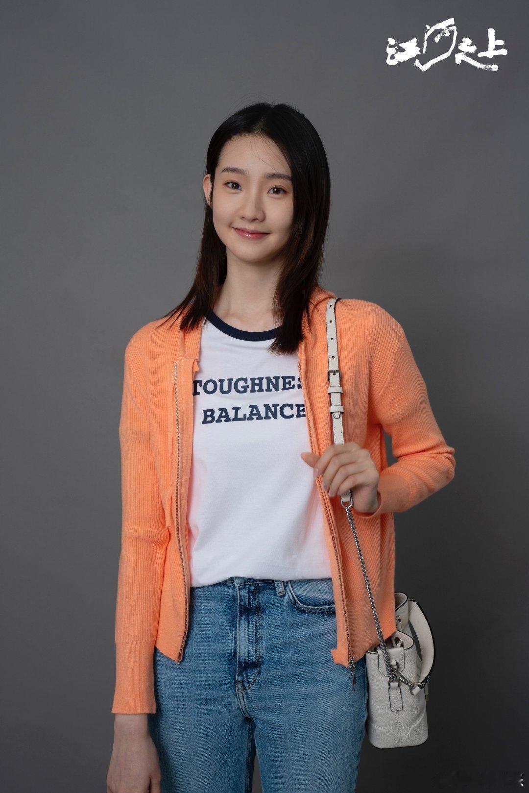 #硬糖少女303##张艺凡# 今日份糖妹新鲜物料张艺凡江河之上最新剧目海报从曝光