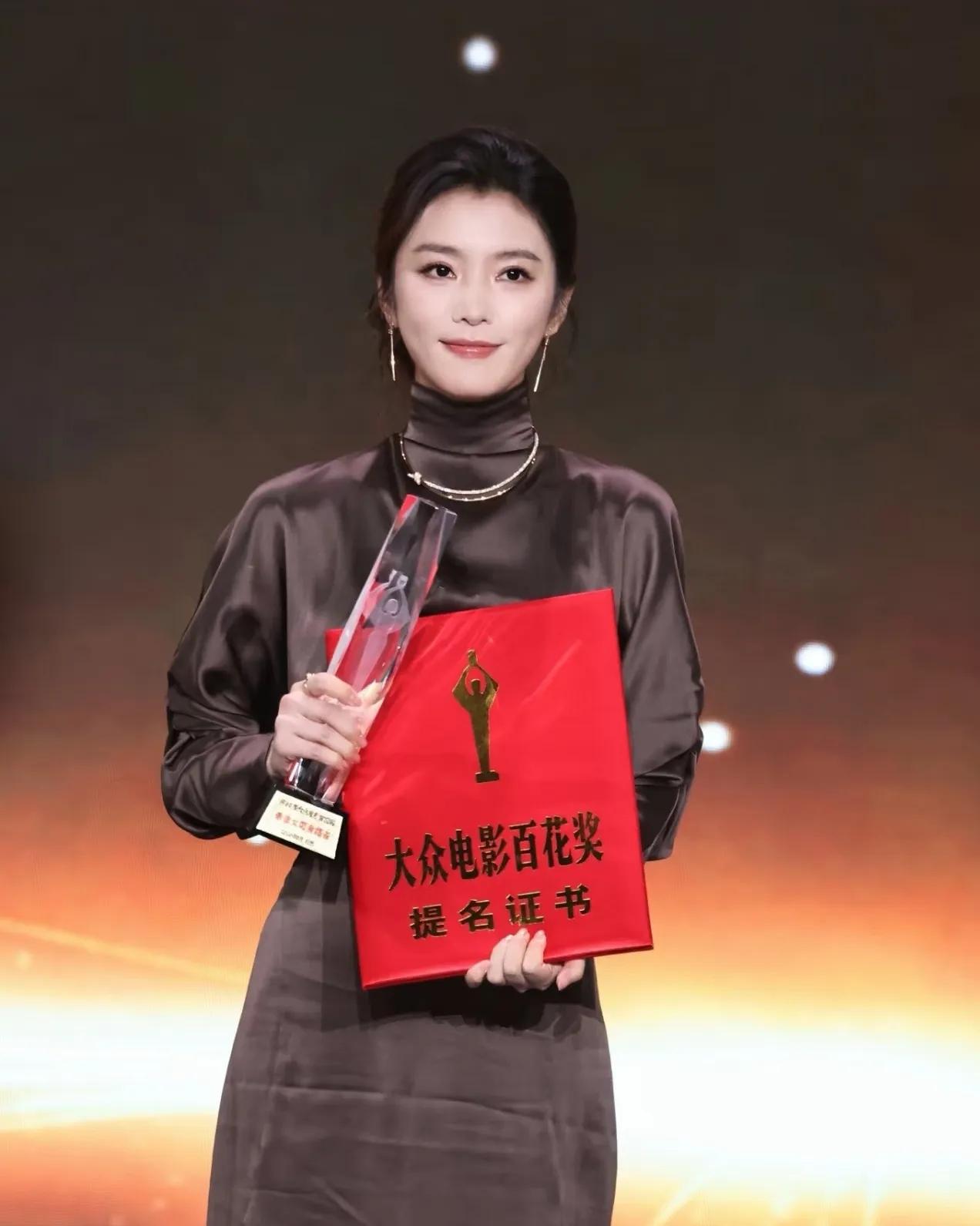 好奇去查了一下李云霄的出身，不查不知道，一查才发现，原来李云霄根本没有什么资本靠