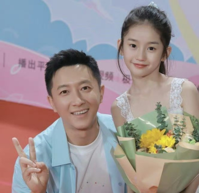 内娱新晋小童星，有刘亦菲内味儿了。按这颜值，要是不长歪，几年后必定是个大美女啊。