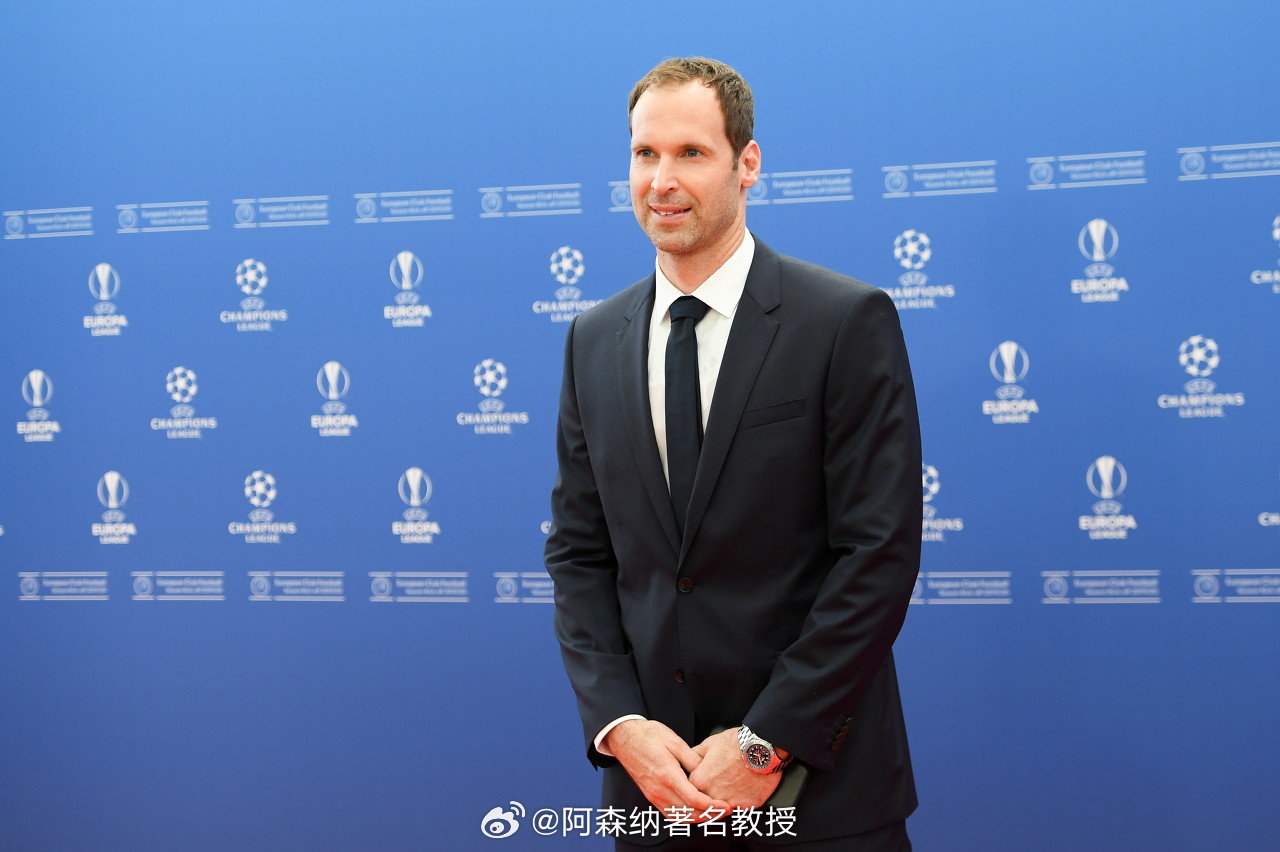 切赫表示：本周日我的两个老东家将直接对决，这可能对争冠产生巨大影响。我相信阿森纳