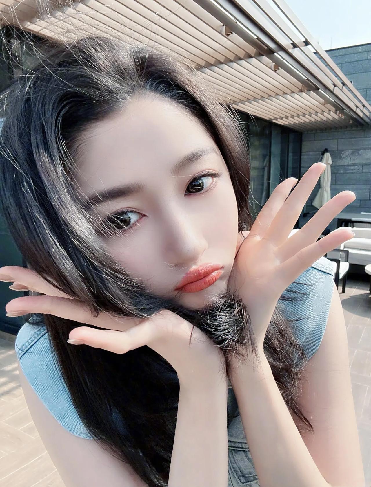 @关晓彤 最新，白天与黑夜[比心]