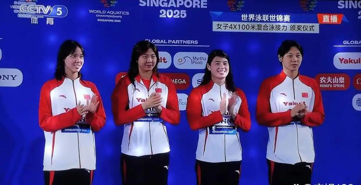 国家队服上的“中国”，能不能再醒目一点？期待这两个字，不是说“CHINA”不好，
