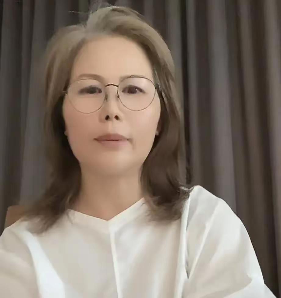 和那么优秀的人在一起，自己都不能懒了，小杨阿姨自己也学到了很多东西，哪怕将来她退