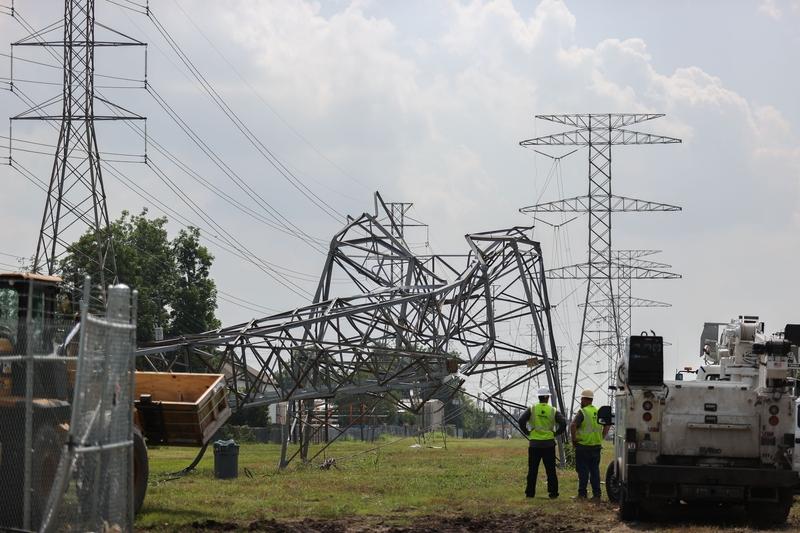 美国电网的未来，感觉是机遇与挑战并存。
一方面，清洁能源转型是大势所趋。美国可再