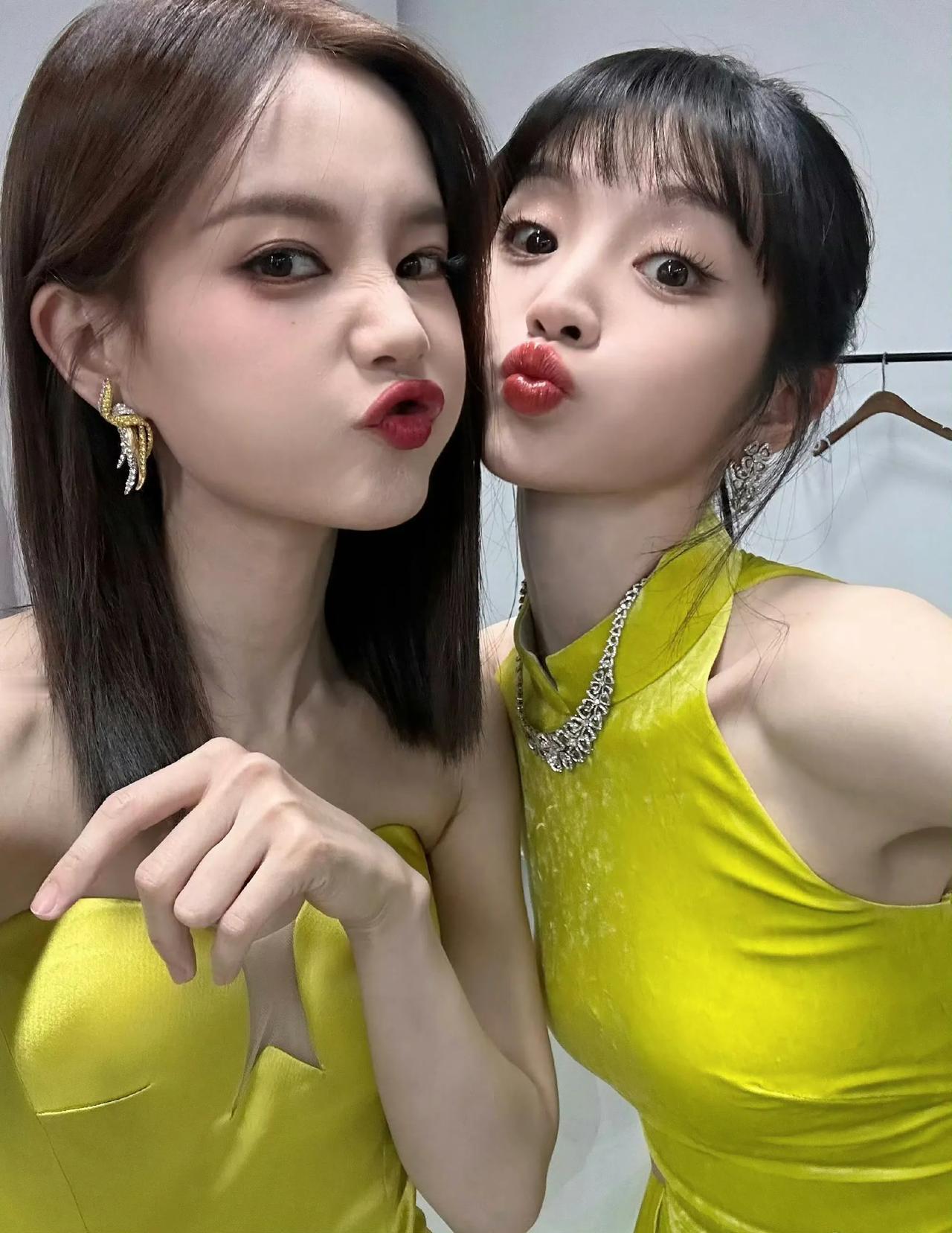 #合照# #李一桐# #田曦薇# #高清美女#