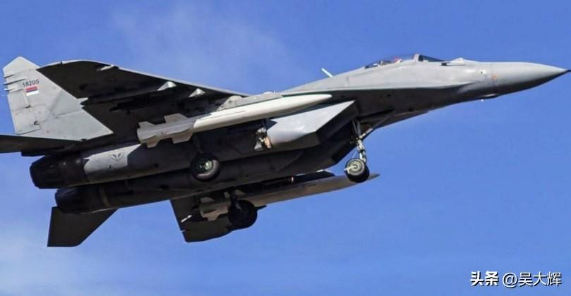 塞尔维亚战机搭载中国CM-400AKG高超音速空射弹道导弹

3月13日，俄罗斯