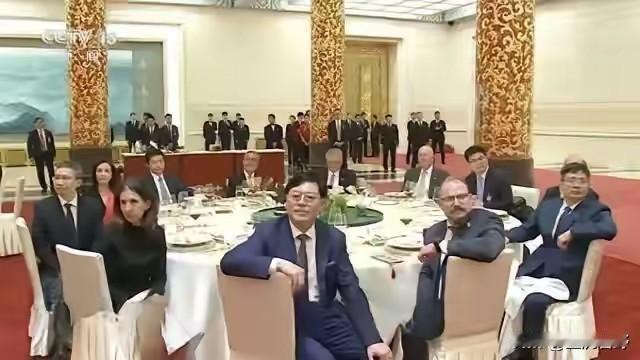 特朗普访华晚宴！9位中国大佬集体亮相

5月14日晚，北京举行高规格欢迎晚宴，接