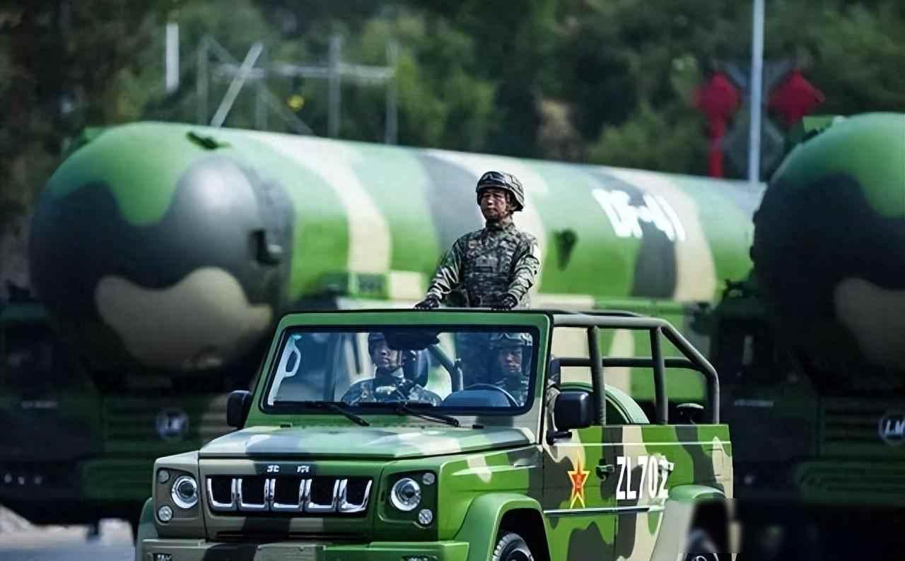 1994年，东风-41导弹完成首次试射，这枚导弹能够携带6到10个核弹头，每个弹