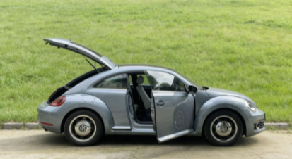 对甲壳虫永远有好感！！小时候看名侦探柯南爱上了阿笠博士的甲壳虫，赤井秀一的雪佛兰