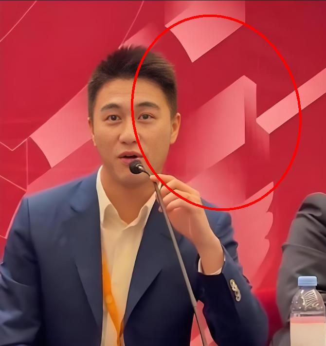 29岁赌王儿子在哈佛喊话留学生：别犹豫，回国吧！
这届留学生真该听听何猷君的话。