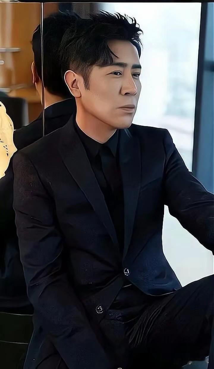 演员于和伟在饭店吃饭花了334元，老板说抹零收300元，于和伟同意后付了300元