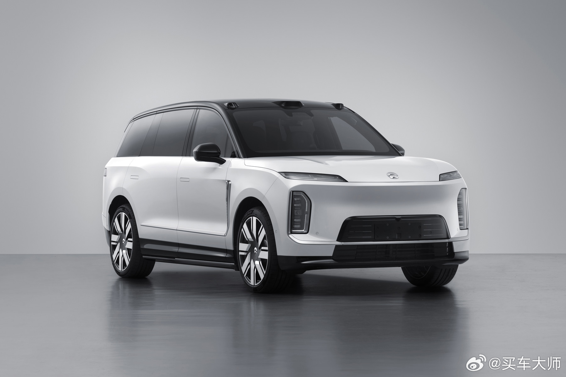 2026刚开年，蔚来 旗下又一旗舰产品——ES9曝光，相较于市场通用的旗舰“产品