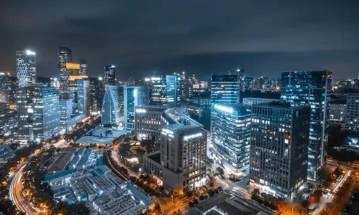 美国对华AI、半导体等高新技术限制。
       反而加速了华裔科技人才回流。