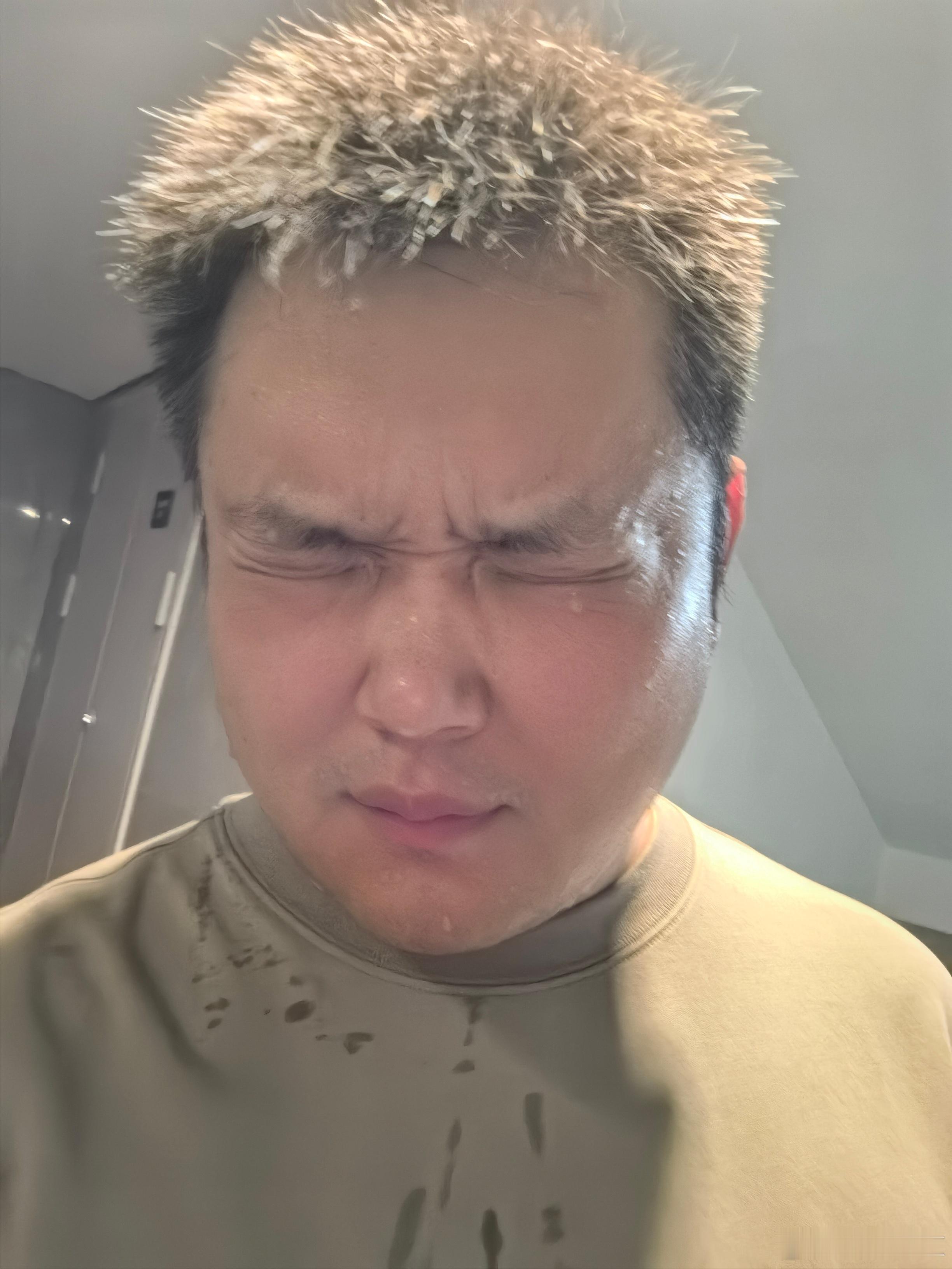 郑州有多热？？？刚出门，还没走出入户门[泪] ​​​