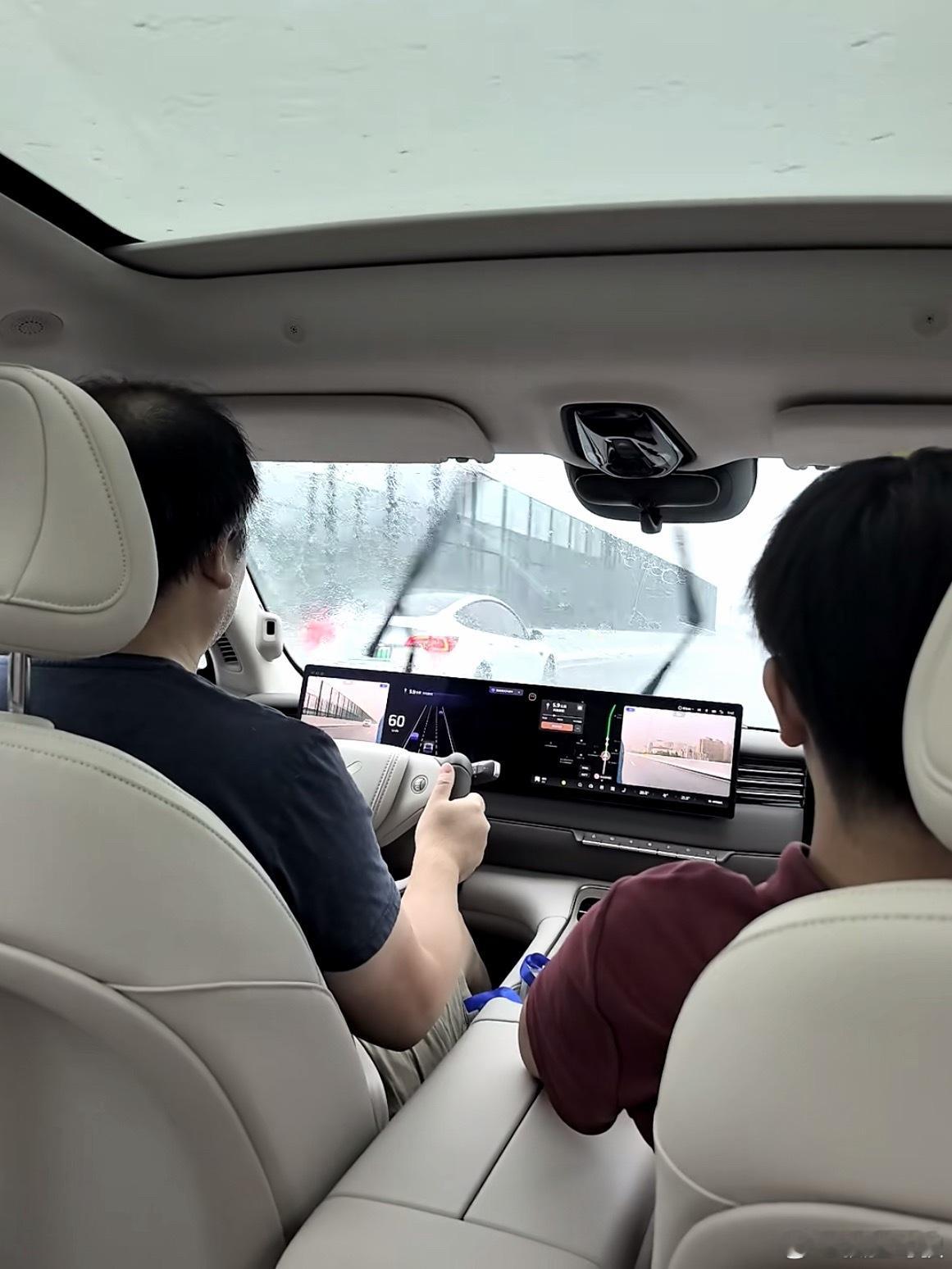 你知道汽车的雨夜模式吗听完李老师说的，想起试驾过智己ls6  那天 正好遇到短时