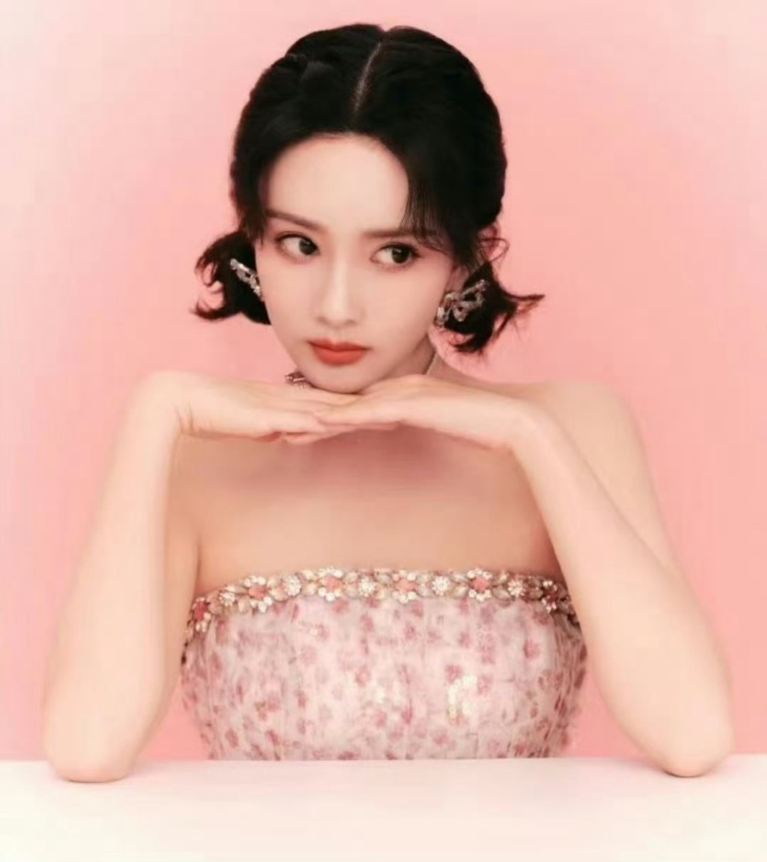 孟子义结束忙碌的一个月一起迎接跟沈汐和的正式见面吧～ ​​​